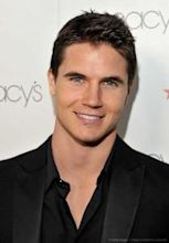 Robbie Amell