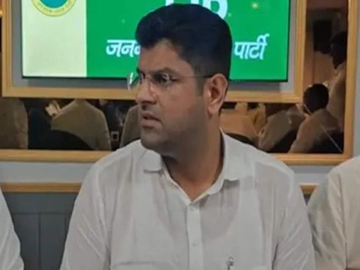 JJP Chief Dushyant Chautala's convoy vehicle attacked during a JJP-ASP road show