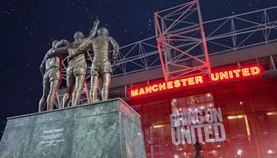 Manchester United offers bonus in return for resignations