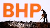 Gigante BHP registra producción anual récord de mineral de hierro