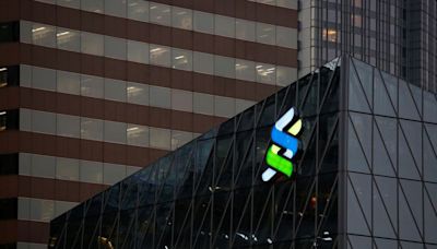 StanChart unveils record $1.5 billion buyback, boosts income outlook