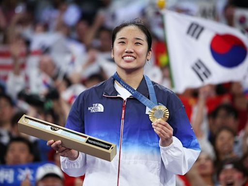 South Korean badminton player wins landmark Olympic gold — then takes shot at country’s governing body | CNN