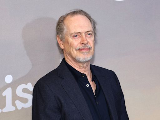 El actor Steve Buscemi recibe un puñetazo en la cara mientras paseaba por Nueva York