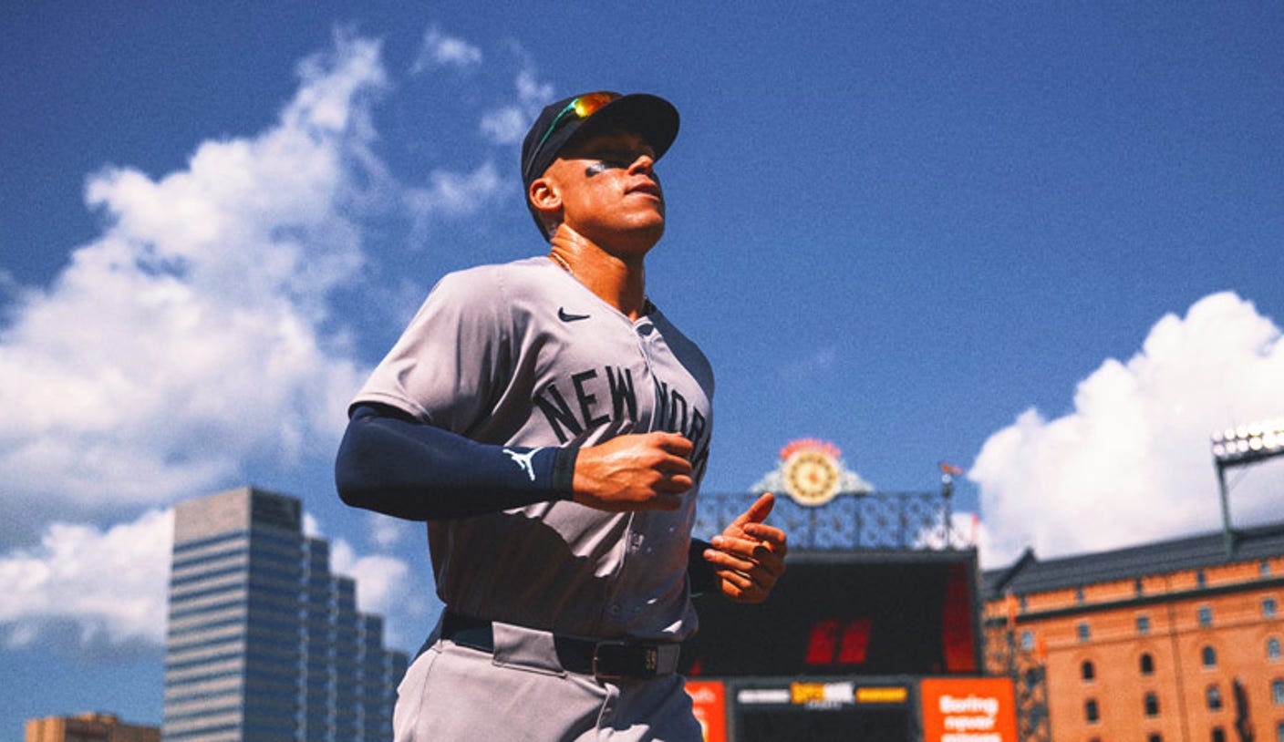 Yankees' Aaron Judge, Knicks' Jalen Brunson, Alabama's Jalen Milroe exchange gifts