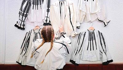 Acusan a Louis Vuitton por robo; apropiación de diseño de blusa rumana tradicional