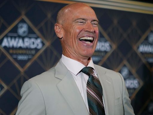 Hall of Famer Mark Messier headlines Amazon's NHL broadcast team