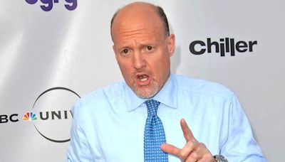 Jim Cramer Agrees GameStop Should Consider Operating As A Bank And Labels The Meme Stock As 'Massively Overvalued' SPAC