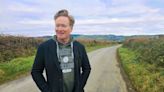 Por qué ver “Conan O’Brien Must Go”, una serie donde el conductor busca aplausos y desata risas mientras viaja por el mundo