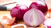 Why You Should Avoid Cooking Red Onions If You Want Their Full Flavor