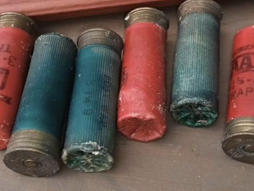 台南清潔隊收廢棄家具 找出6顆疑似霰彈送鑑定
