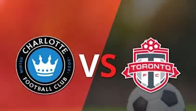 Arrancan las acciones del duelo entre Charlotte FC y Toronto FC