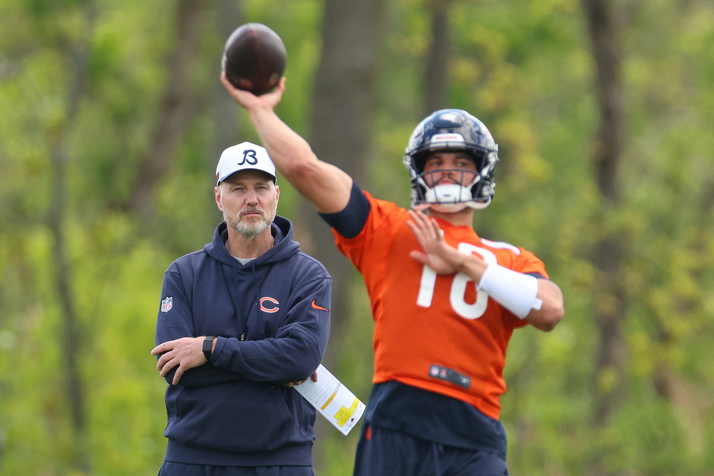 Matt Eberflus, Nick Saban conversation was a highlight of Bears 'Hard Knocks'