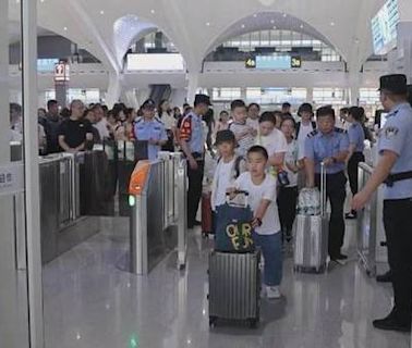 Summer vocation of 2024 sees booming study tour, cross-border trips