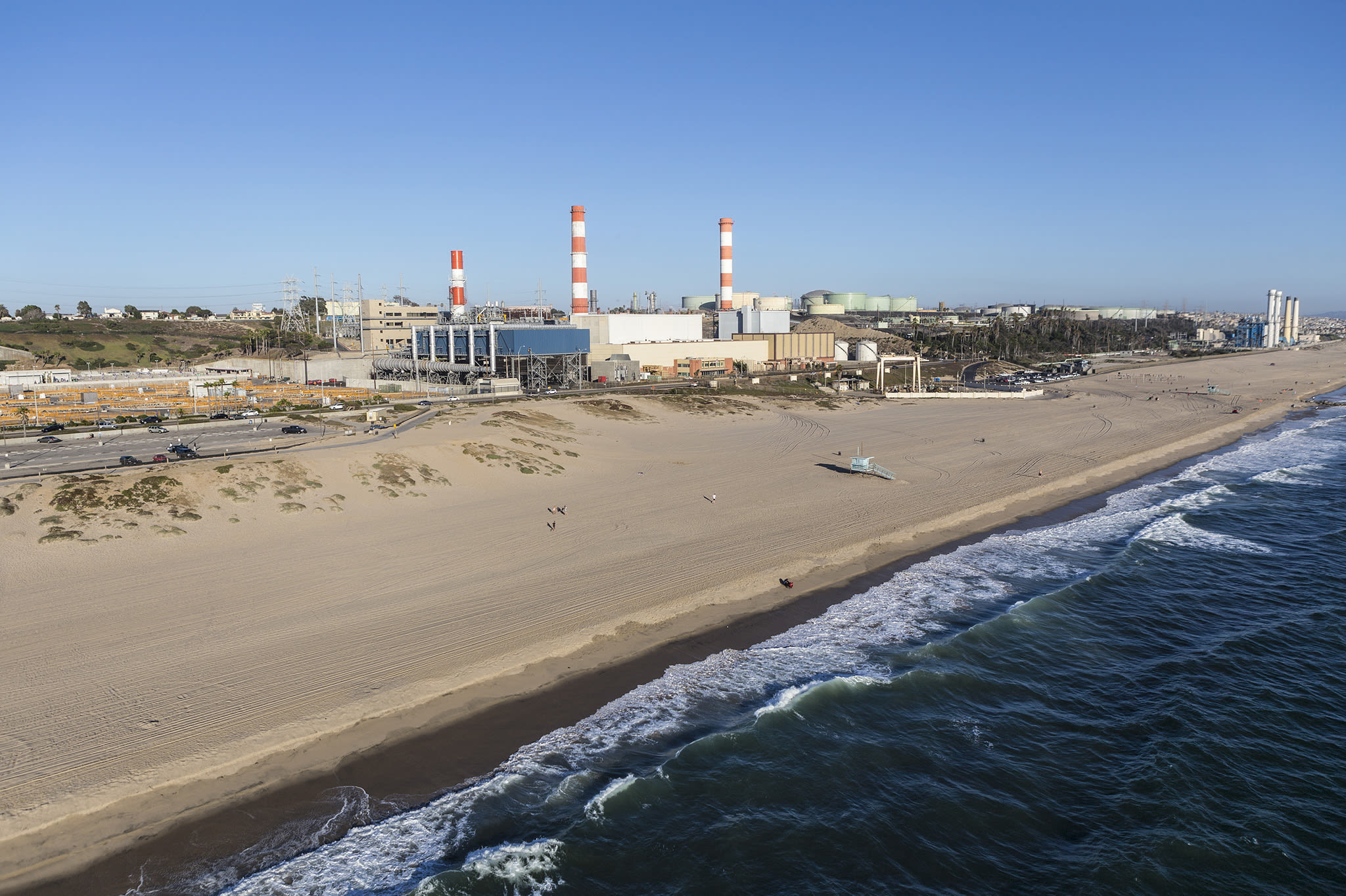 19 tons of sewage spilled onto one of Calif.'s busiest beaches