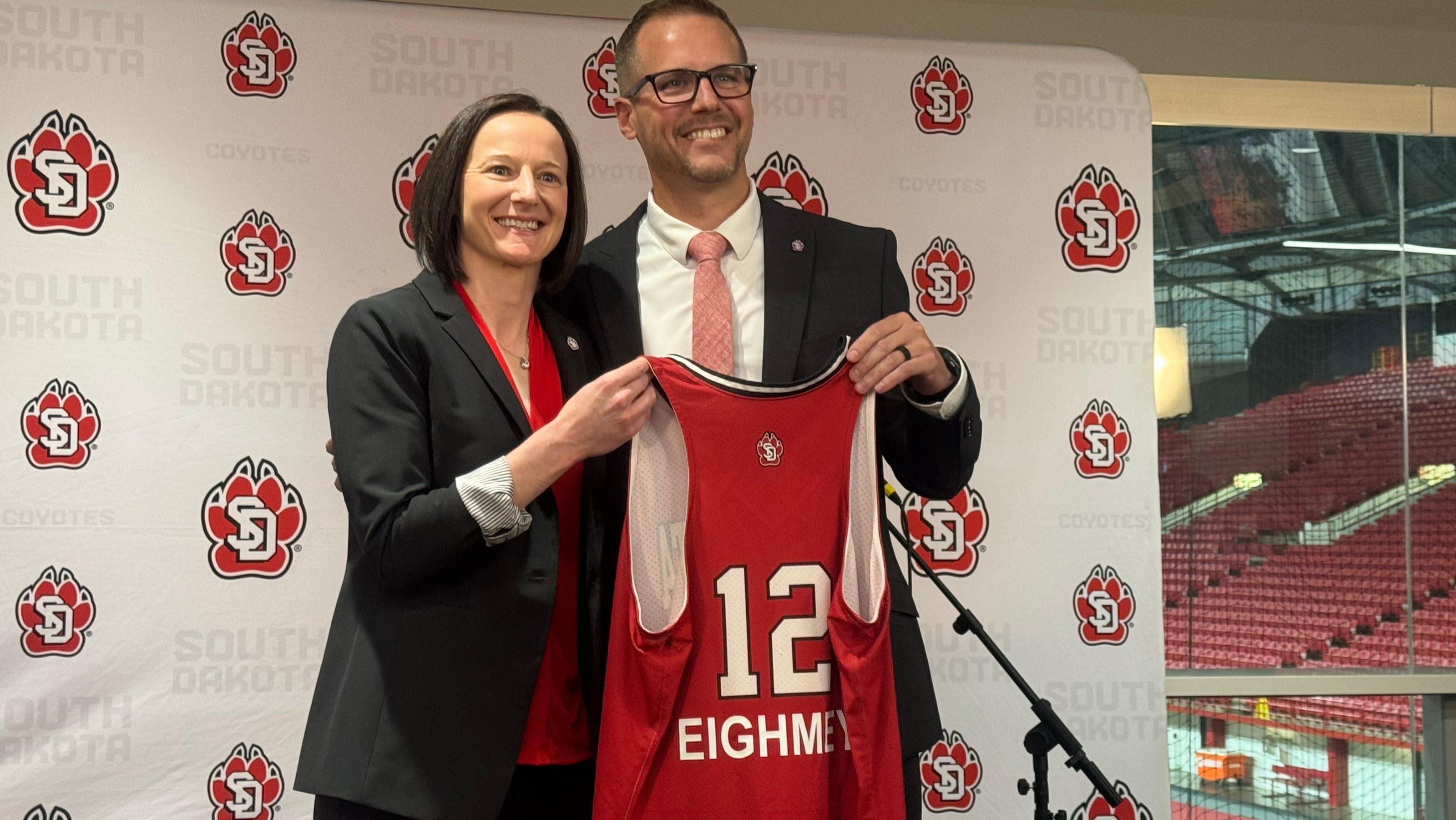 'It's a dream job for me': South Dakota women's basketball introduces new coach Carrie Eighmey