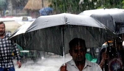 Heavy rain lashes Delhi-NCR; IMD issues 'yellow' alert for Delhi, Mumbai