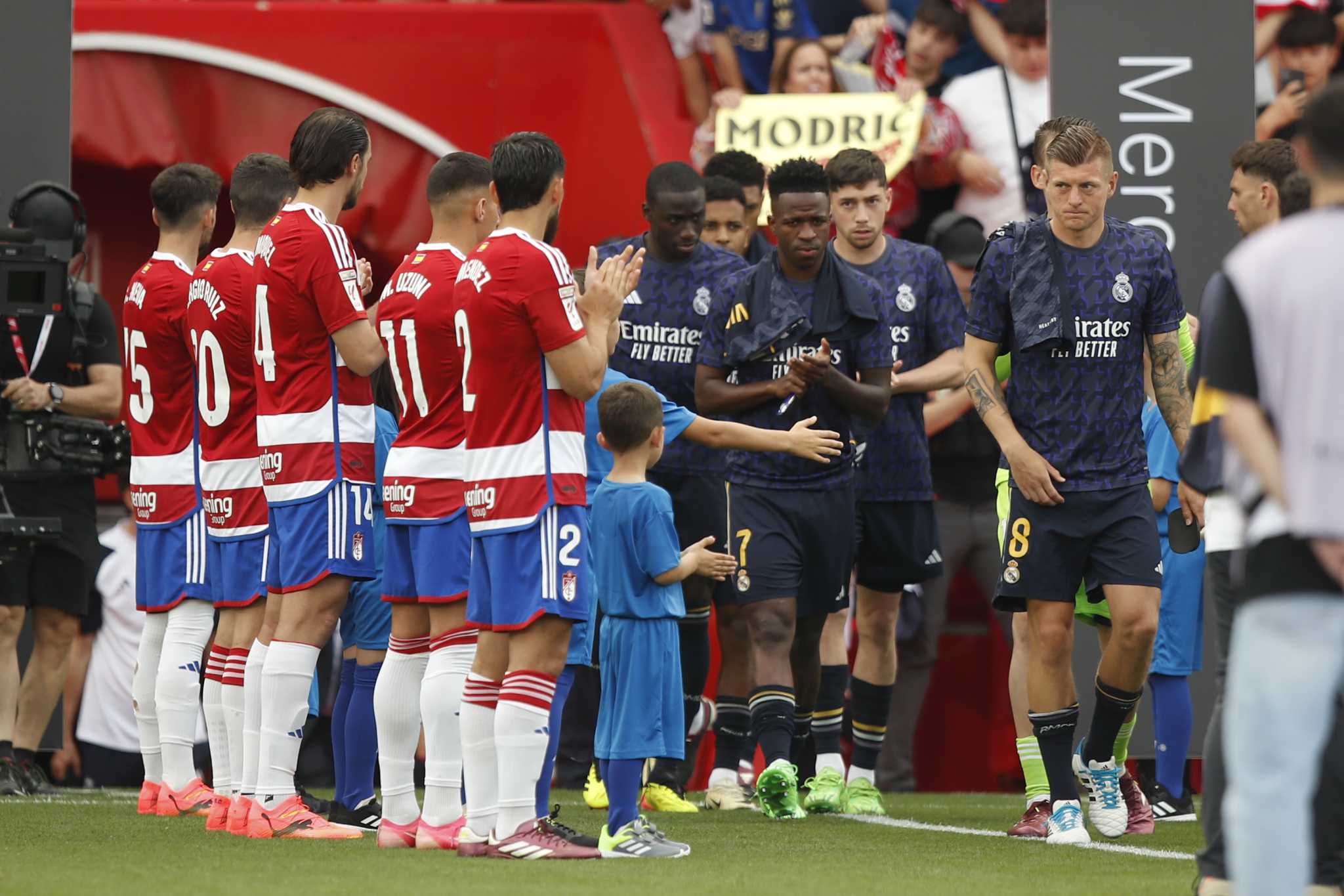 Real Madrid celebrates Spanish league title with fans after reaching Champions League final