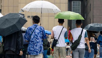 國中會考天氣如何？今年首颱「艾維尼」機率愈來愈高！下週「這3天」雨勢最猛…