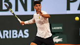 Alcaraz arrasa en su debut en Roland Garros