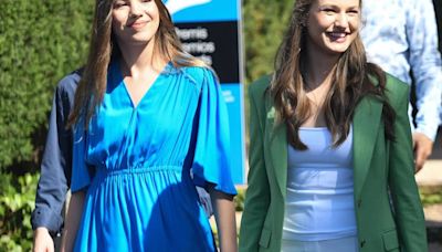 La princesa Leonor y la infanta Sofía sorprenden con sus ‘looks’ y la reina Letizia alquila un vestido en su paso por Barcelona