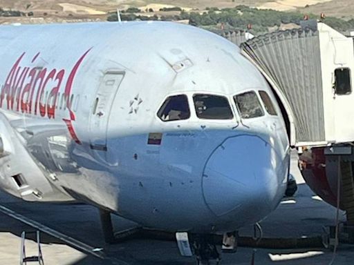 Vuelo de Avianca realiza aterrizaje de emergencia en Madrid: la ventanilla del piloto se rompió