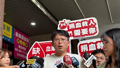 黃國昌被青鳥行動民眾稱背骨仔設靈堂 反嗆民進黨才跳票8年