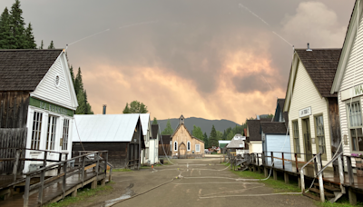 Wildfire forces evacuation of B.C.'s Barkerville gold rush heritage site