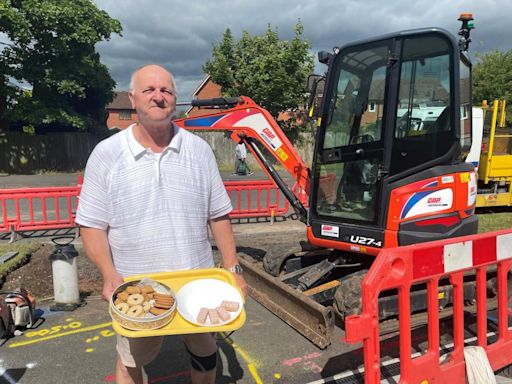 Disabled man keeps coffee and biscuits promise to dropped kerb workers