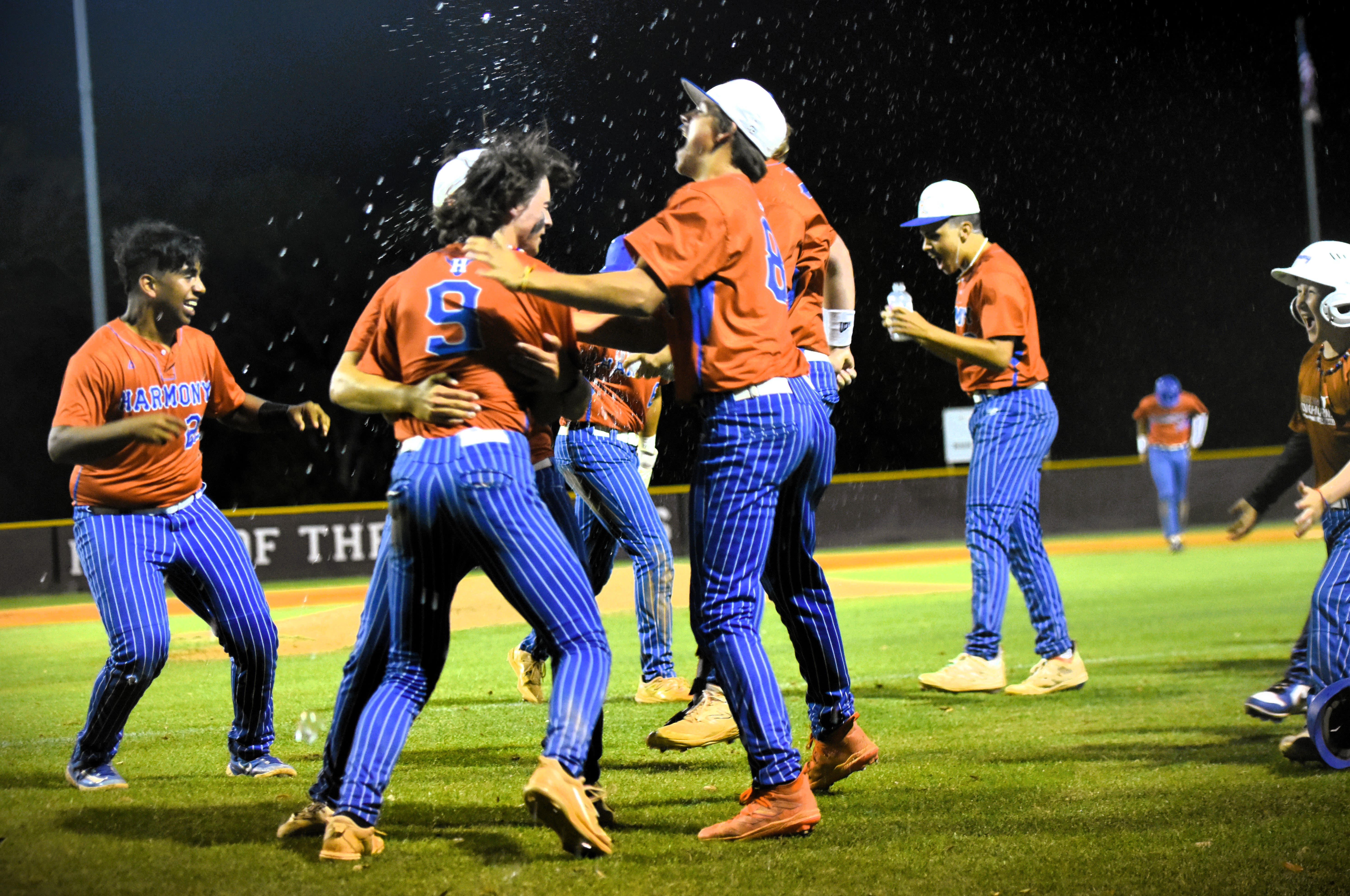 Patchwork Longhorns' unsung heroes jump on Jupiter early, win regional semifinal, 10-6