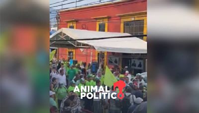 Simpatizantes del Partido Verde y de Morena en Oaxaca pelean afuera del debate de candidatos a la presidencia municipal
