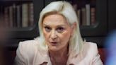 Sarthe: la candidate macroniste se retire pour faire barrage à Marie-Caroline Le Pen