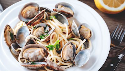 13 Restaurant Chains That Serve the Best Clams