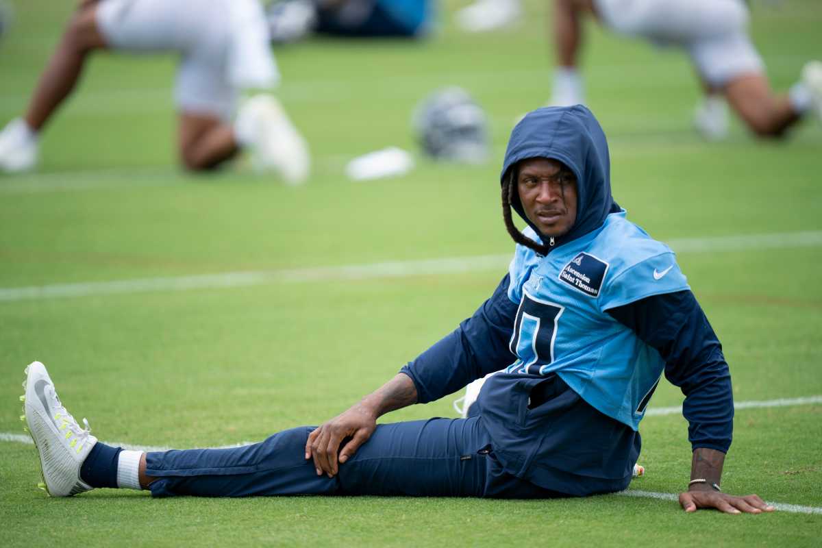 Titans Wide Receiver DeAndre Hopkins To Miss Time With Injury