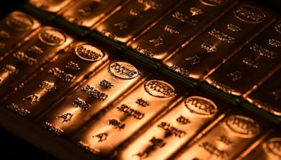 Gold lacks momentum as Fed meeting looms