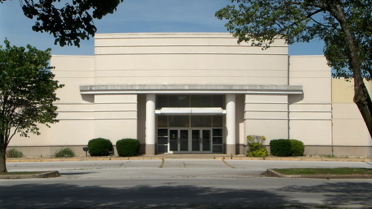 Mall’s vacant Sears may reopen as Dillard’s store