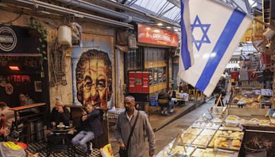 Wartime Inflation and Fed Pause Take Israeli Rate Cuts Off Table