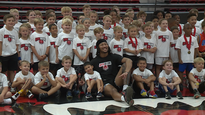 Pro Hog Jaylin Williams hosts first youth basketball camp