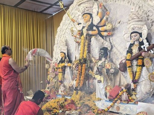 Divinity meets knowledge at Powai Sharadotsav Festival