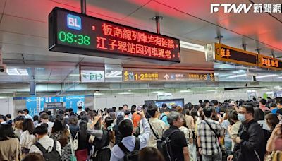 快訊／月台人滿到樓梯！北捷「板南線異常」列車均延誤 上班族哭哭