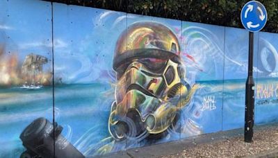Star Wars director says mural better than Oscar