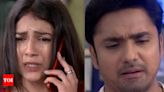 Neem Phooler Madhu: Barsha tries to call Srijan asking for help - Times of India