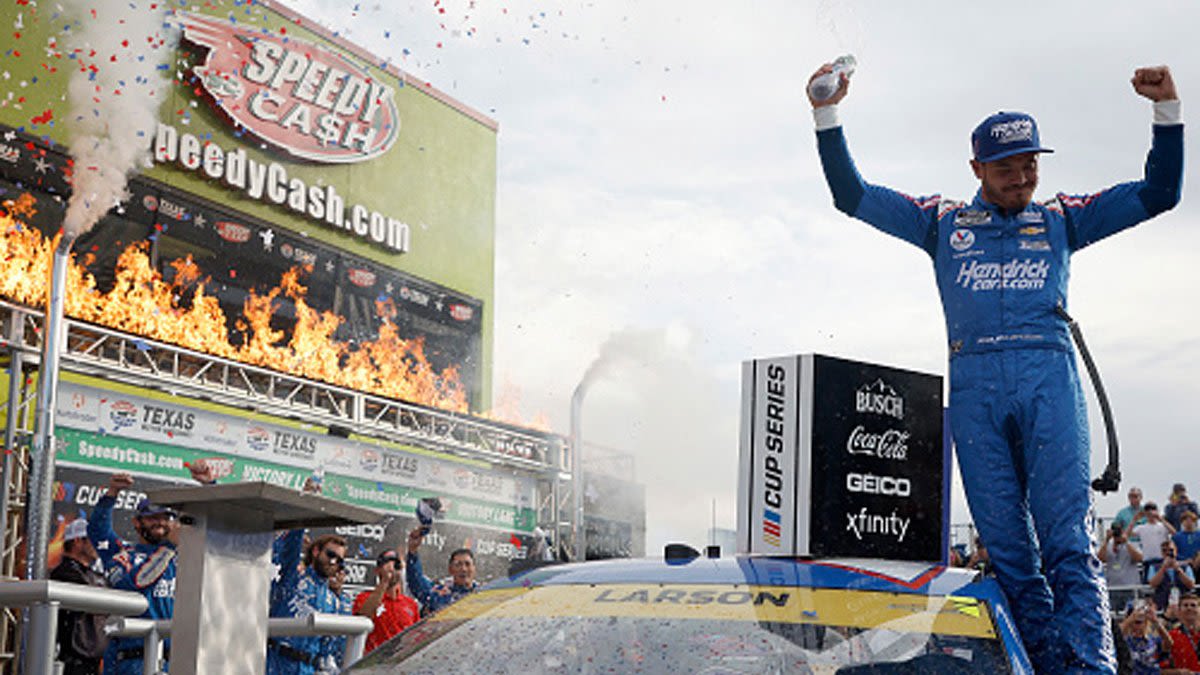 Kyle Larson wins the pole for the NASCAR Cup Series Chicago Street Race