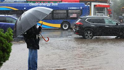 Extreme weather in NYC leads to flight cancellations, significant travel delays