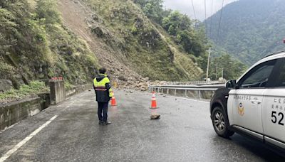 快訊/中橫91.5k大雨釀坍方！雙向路斷緊急搶修 預計14:00全線通行