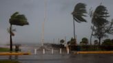 Beryl es cada vez más fuerte y podría tocar tierra en EE.UU. como huracán categoría 2, advierte el NHC