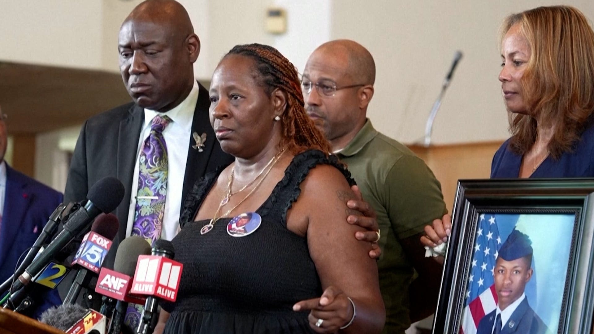 Mom of slain US airman calls for fired Florida deputy who shot her son to be charged