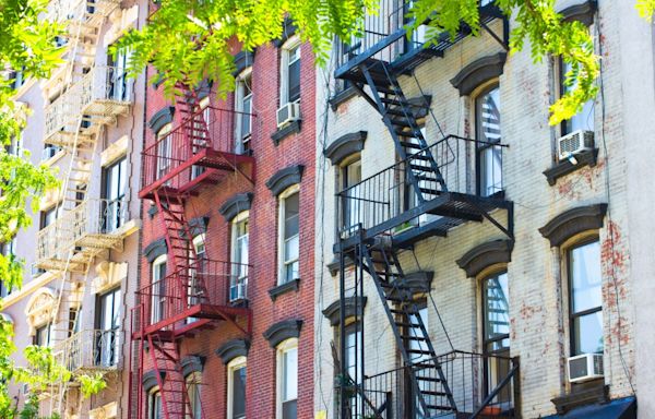 Manhattan, Brooklyn set April rent records ahead of likely searing summer: report