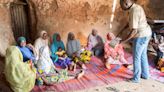Un político se casará con 100 huérfanas que perdieron a su familia en ataques de grupos criminales