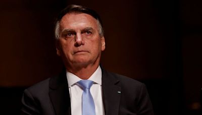 Bolsonaro respondeu com 'selva' mensagem de Mauro Cid sobre leilão de joias Por Estadão Conteúdo