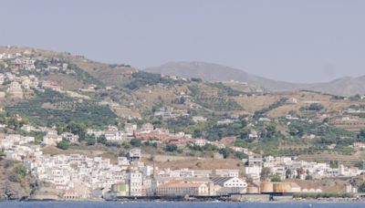 Alquilar dos semanas en la costa de Andalucía puede costar dos veces el sueldo de un mes en 2024